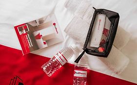 RedDoorz near Manhattan Times Square Medan 2